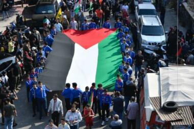 مسيرات غاضبة في المخيمات الفلسطينية والمناطق اللبنانية تنديداً بمجزرة المستشفى المعمداني